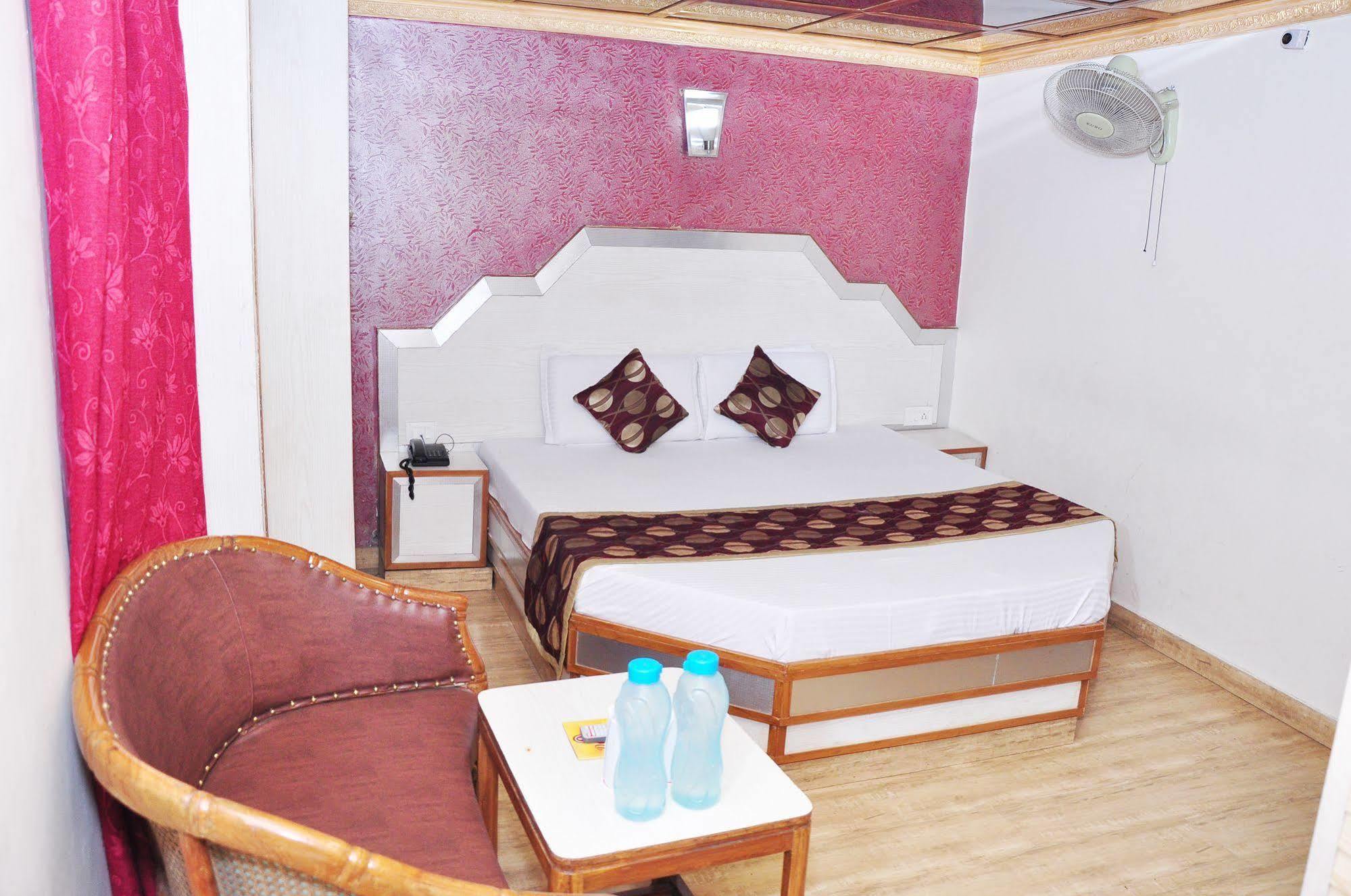 Hotel Sidharath Shimla Exteriör bild