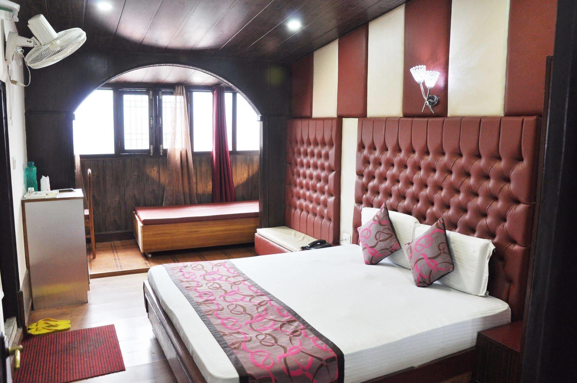 Hotel Sidharath Shimla Exteriör bild