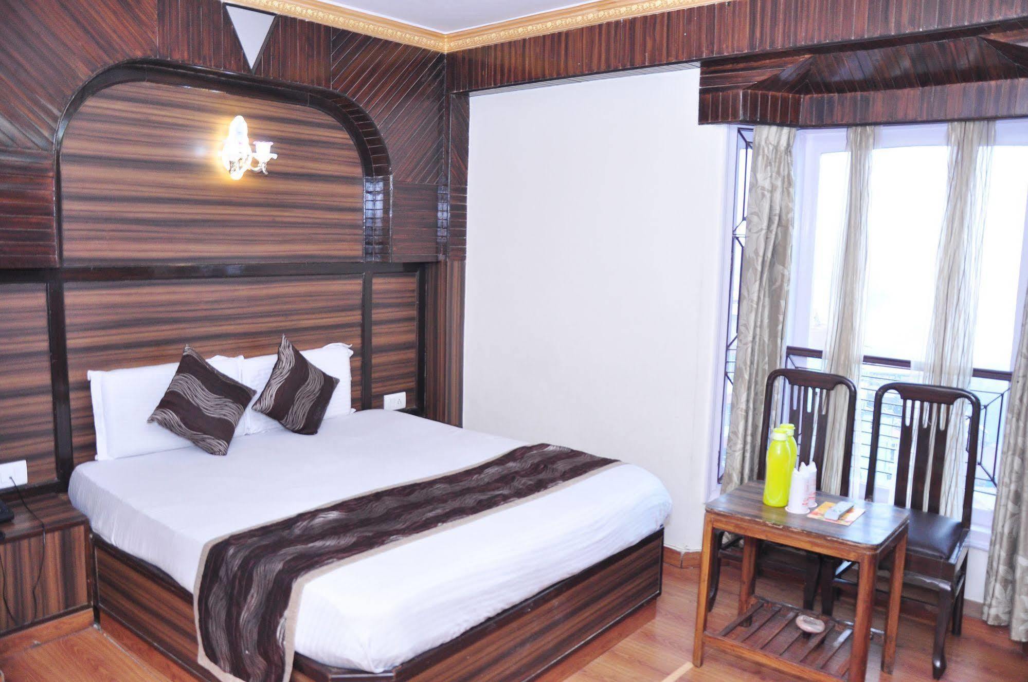 Hotel Sidharath Shimla Exteriör bild