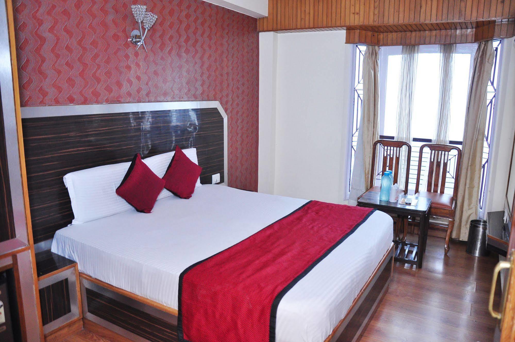 Hotel Sidharath Shimla Exteriör bild