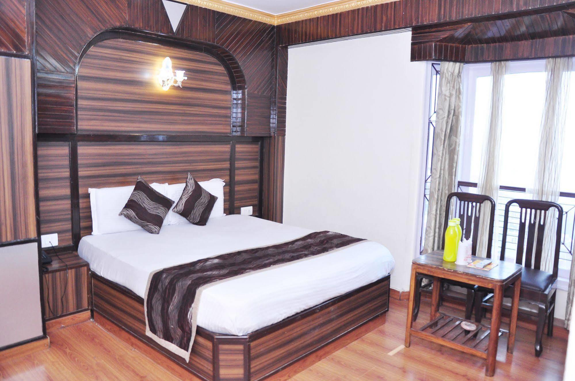 Hotel Sidharath Shimla Exteriör bild